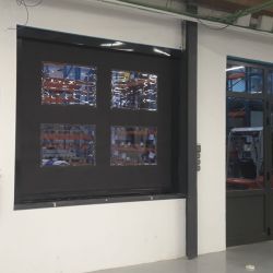 Toldo vertical con instalación eléctrica